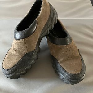 Ladies Sorel chunky slip-ons